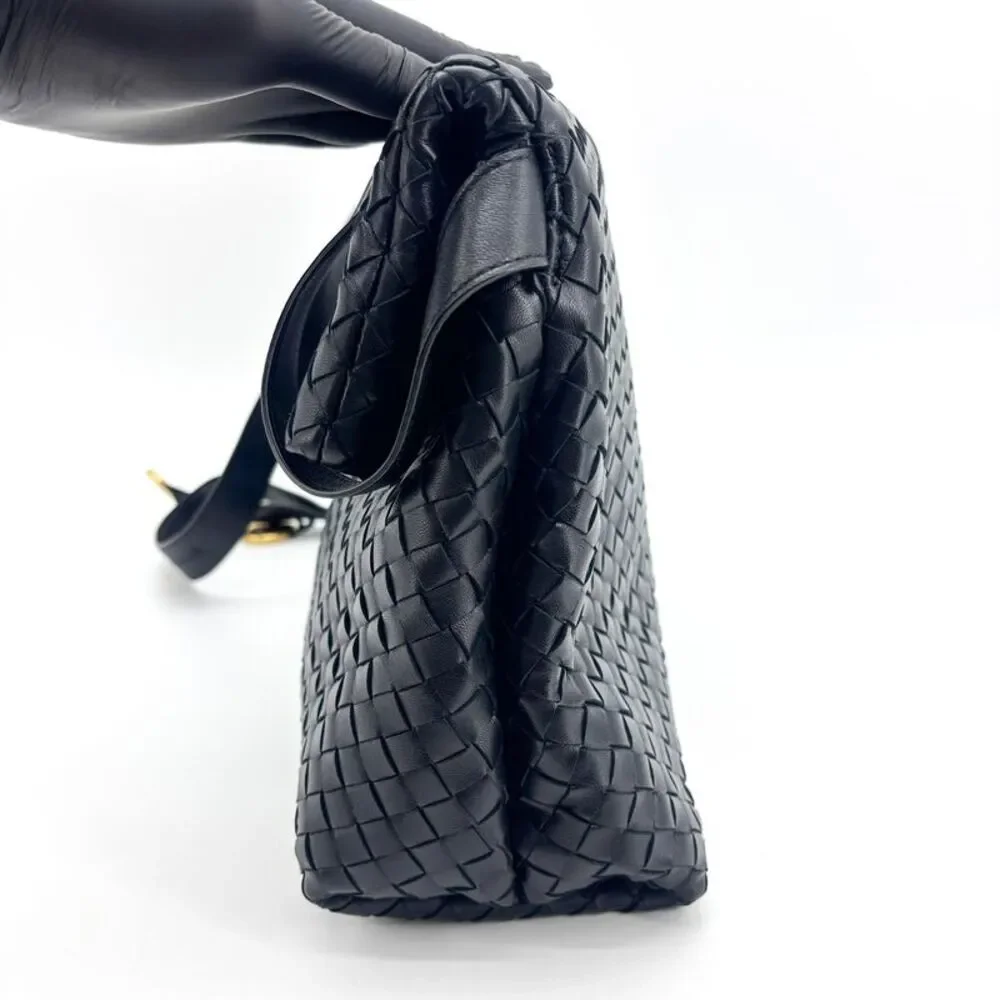 Bottega Veneta delivery duty